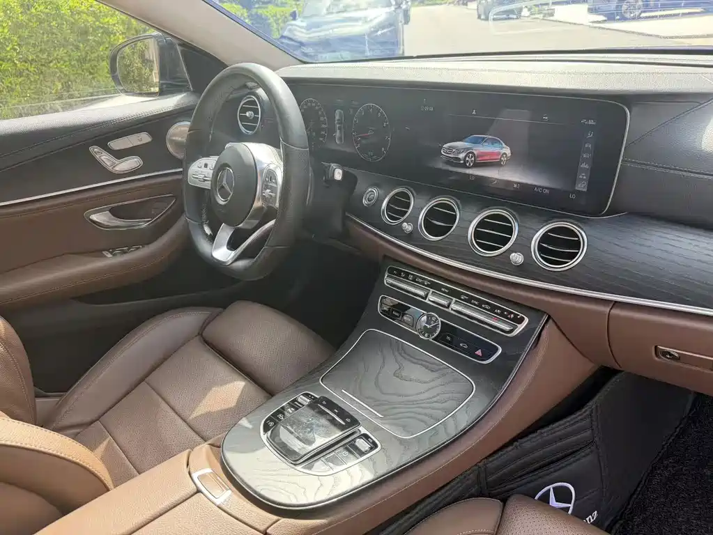 Mercedes-Benz E-Class — миниатюра 8