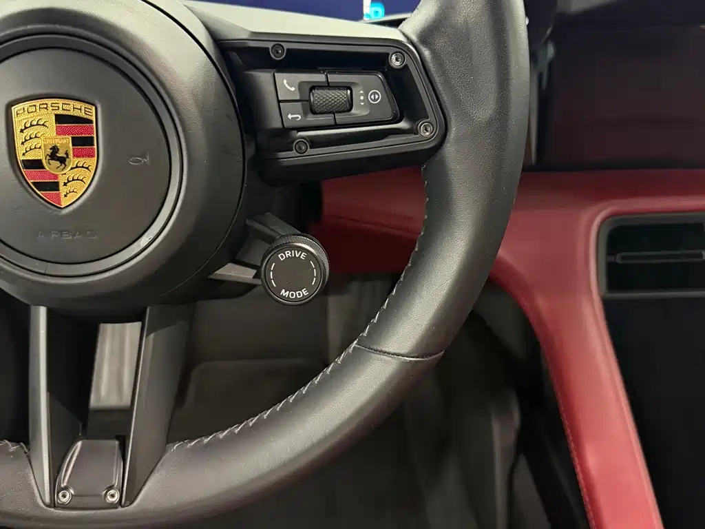 Porsche Taycan — миниатюра 20