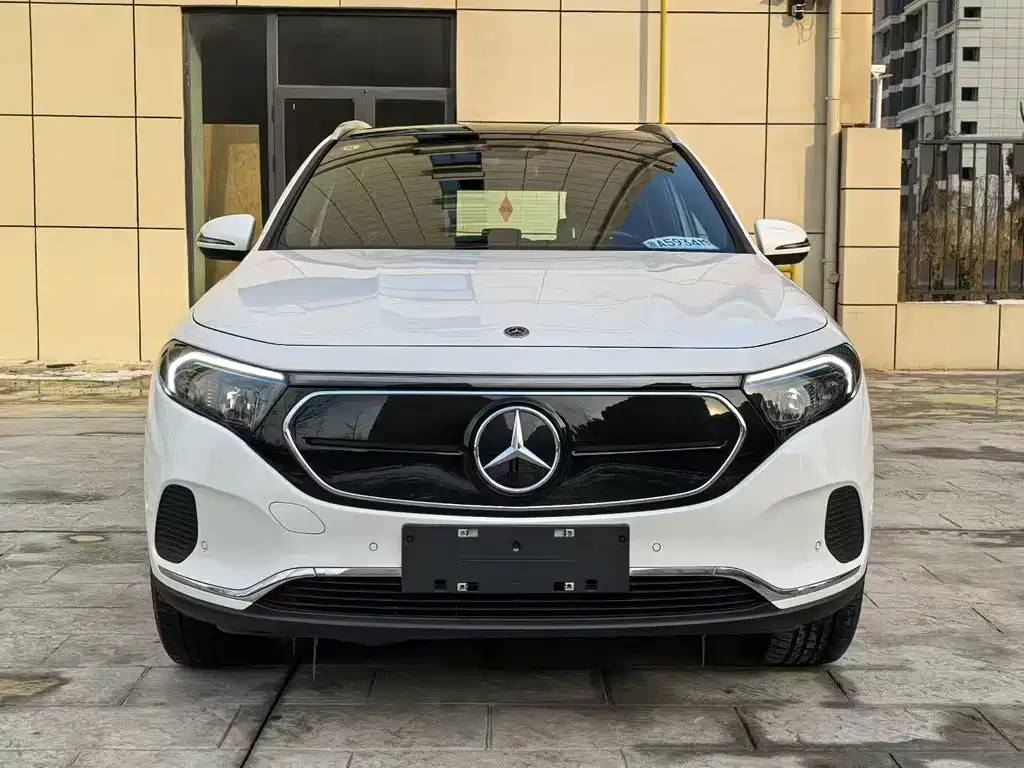 MERCEDES-BENZ EQA