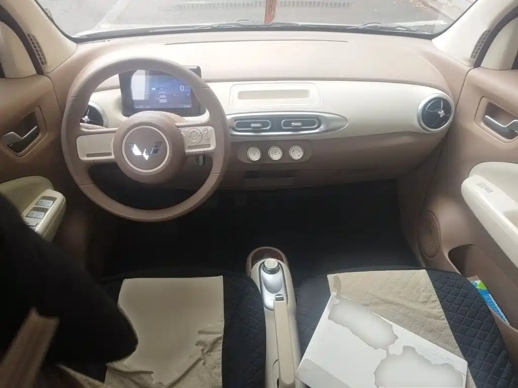 Wuling MINIEV — миниатюра 5
