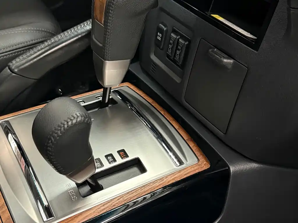 Mitsubishi Pajero (Import) — миниатюра 13