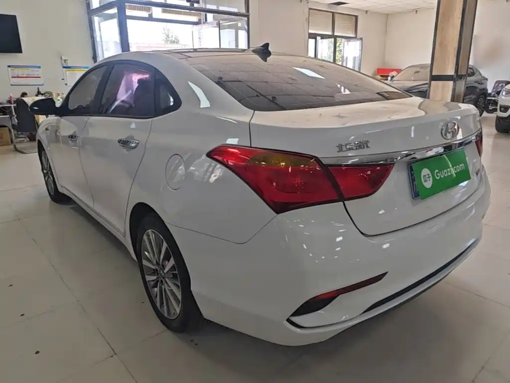 Hyundai Mistra — миниатюра 5