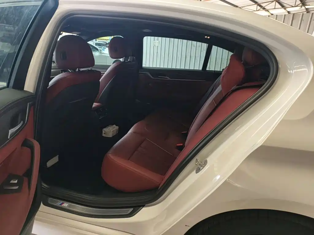 BMW 5 Series — миниатюра 17