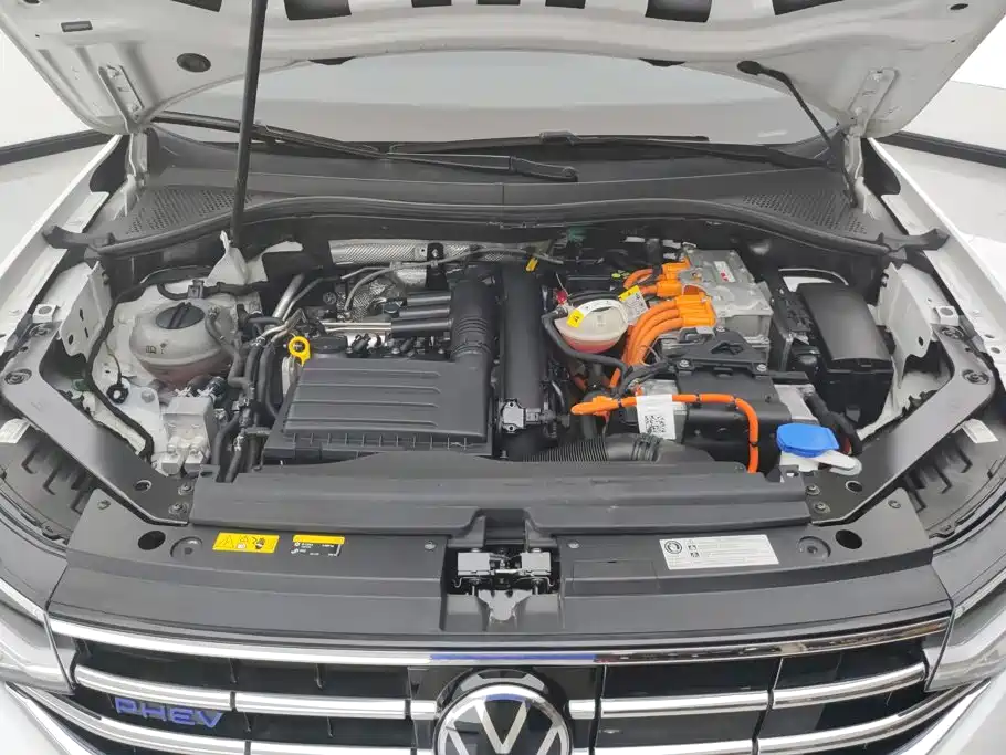 Volkswagen Tiguan L PHEV — миниатюра 10