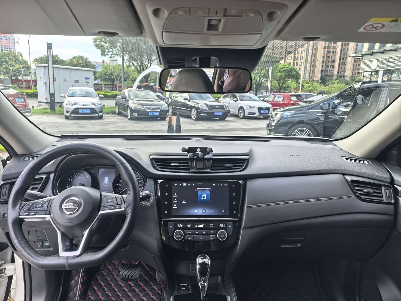 Nissan X-Trail 2.0 л 2021 г. Белый, пробег 30000 км