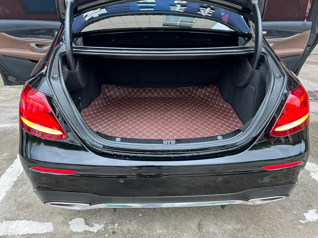Mercedes-Benz E-Class — миниатюра 10