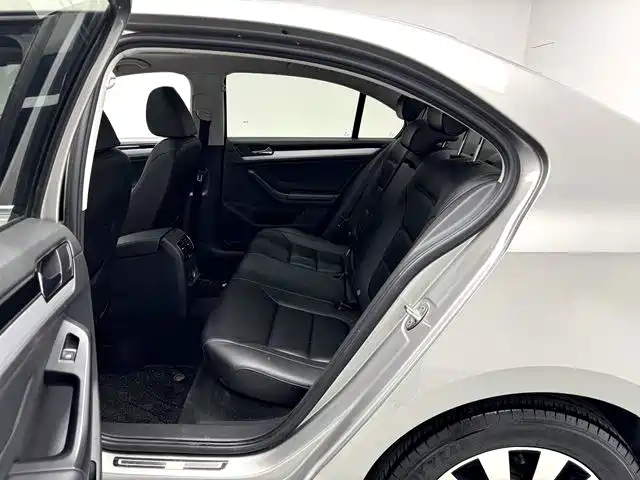Volkswagen Sagitar — миниатюра 6