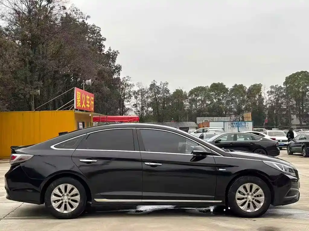 HYUNDAI SONATA