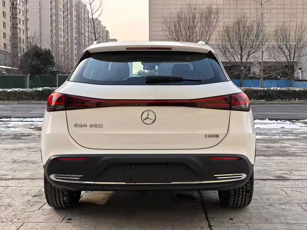 MERCEDES-BENZ EQA
