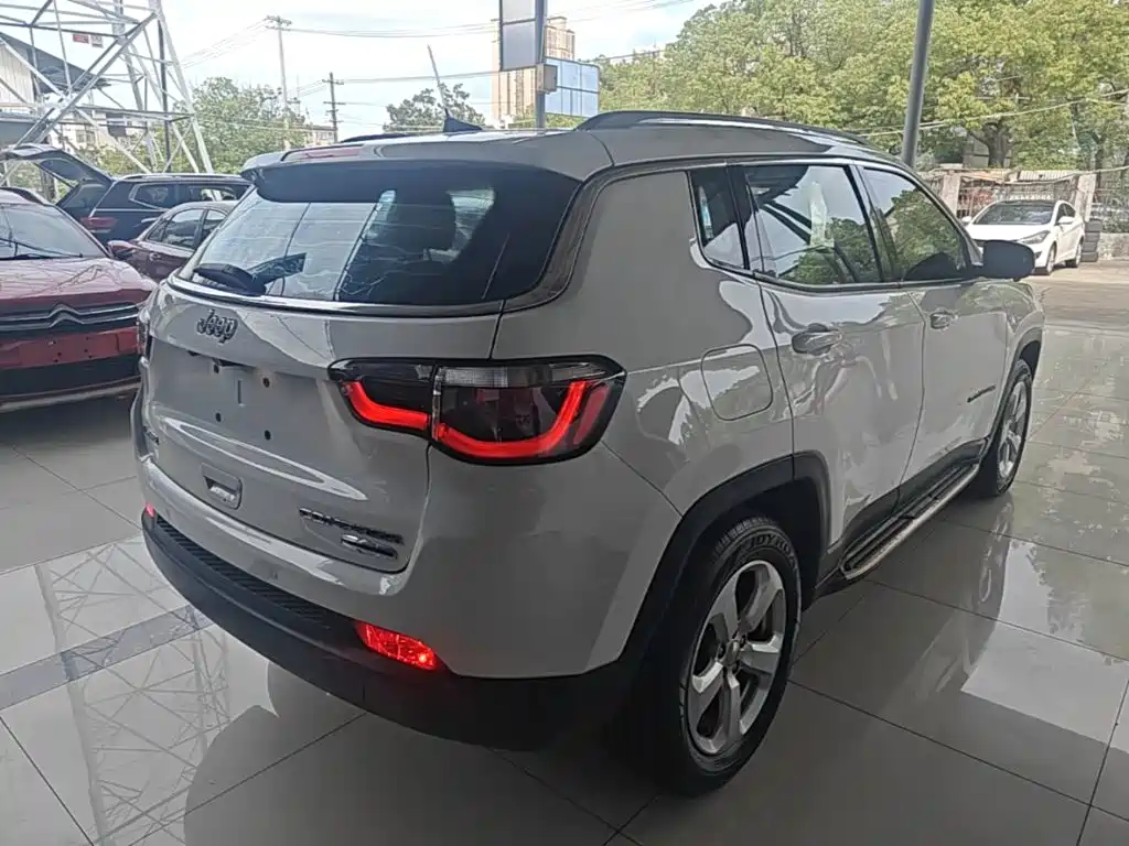 Jeep Compass — миниатюра 7