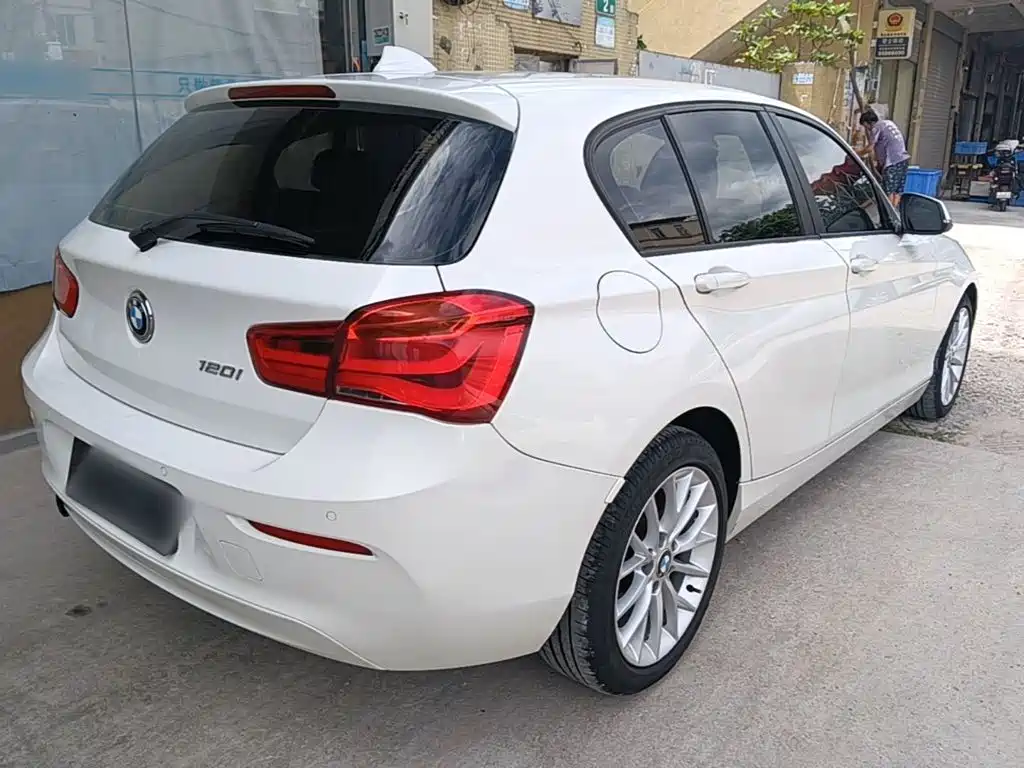 BMW 1 Series (Import) — миниатюра 7