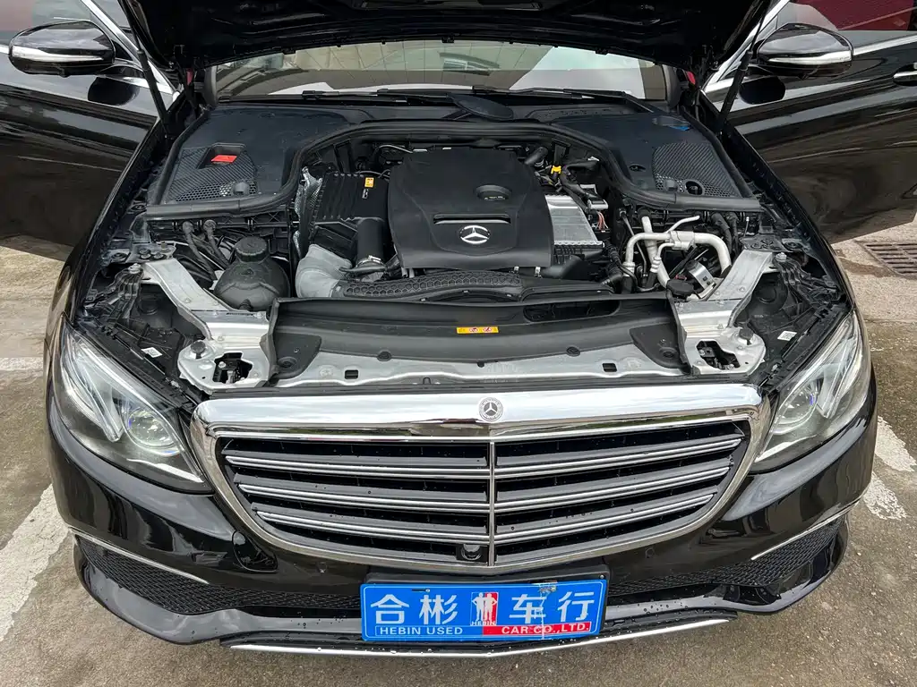 Mercedes-Benz E-Class — миниатюра 6