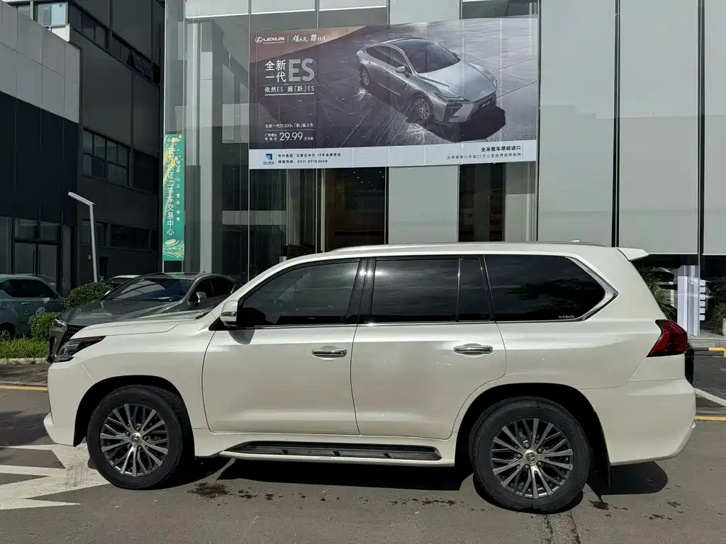 Lexus LX 2017 570 Luxury