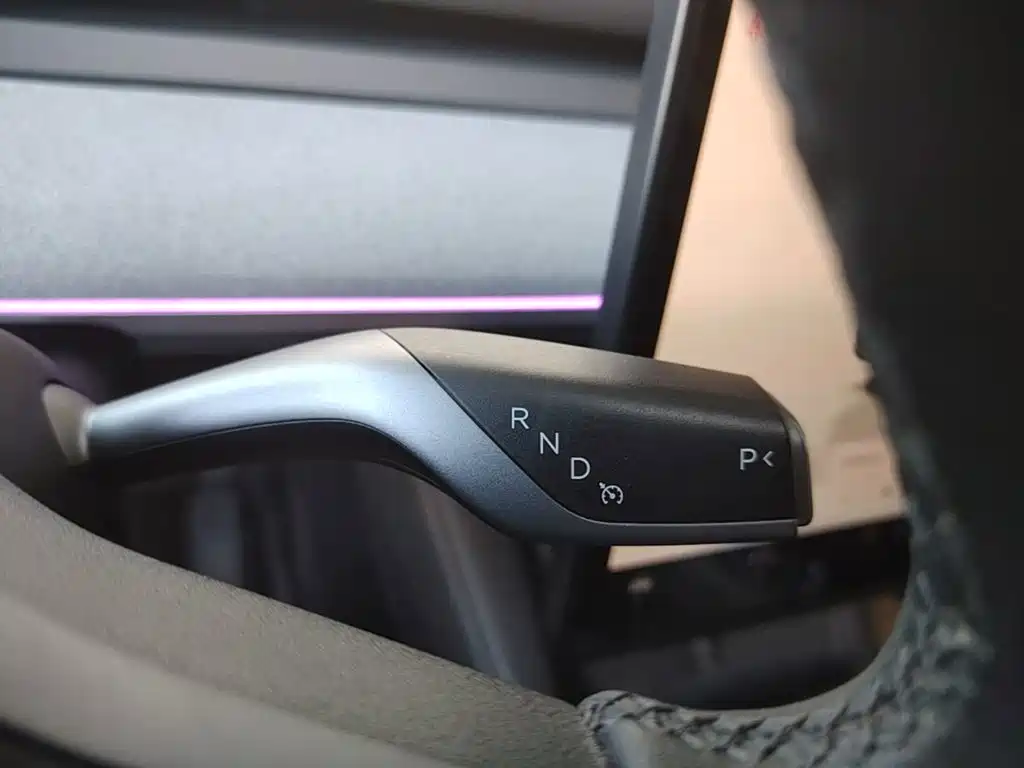Tesla Model Y — миниатюра 14