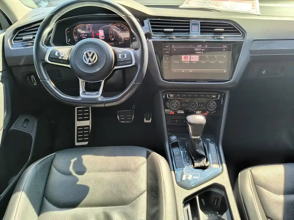Volkswagen Tiguan L — миниатюра 16