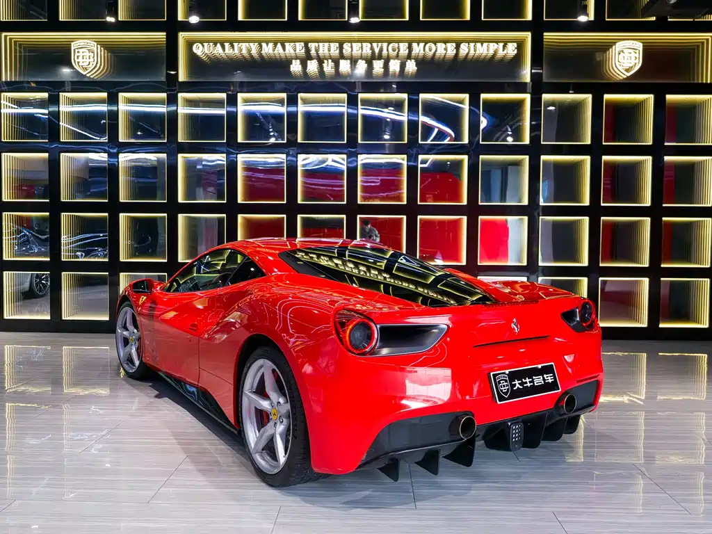 FERRARI  488