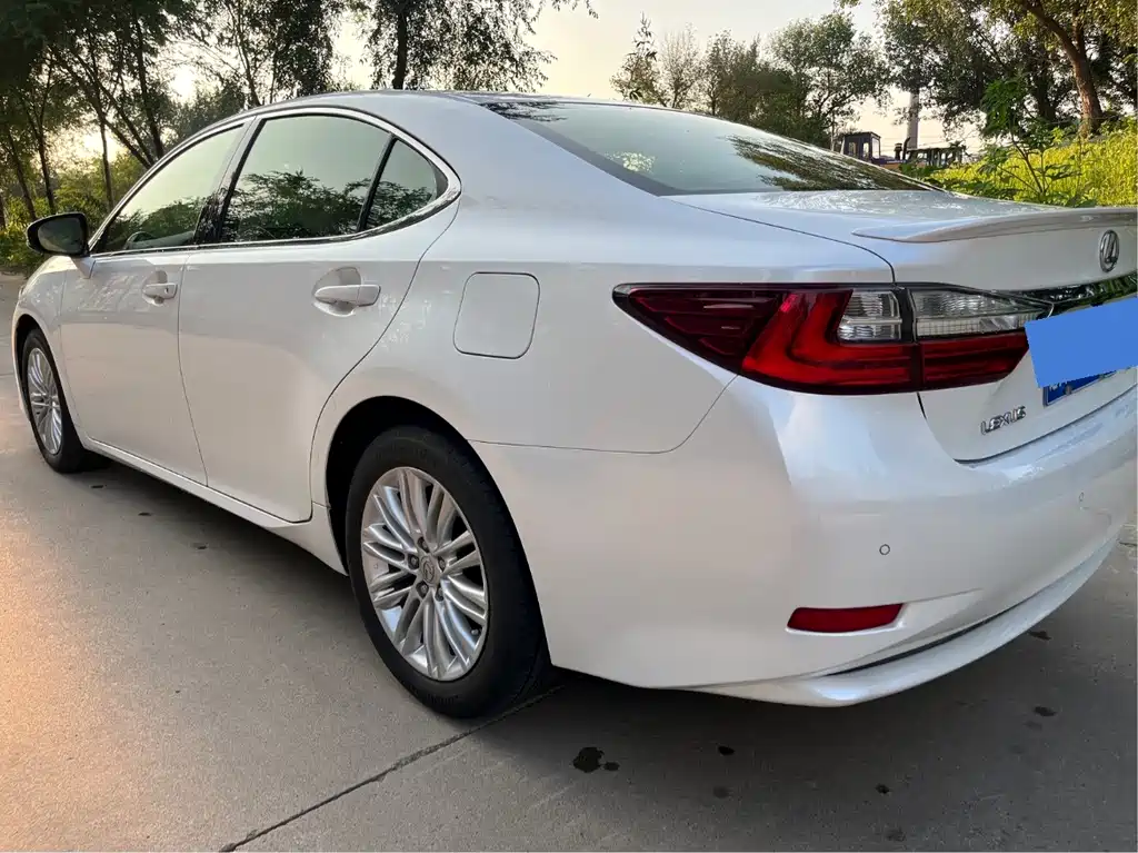 Lexus ES — миниатюра 6