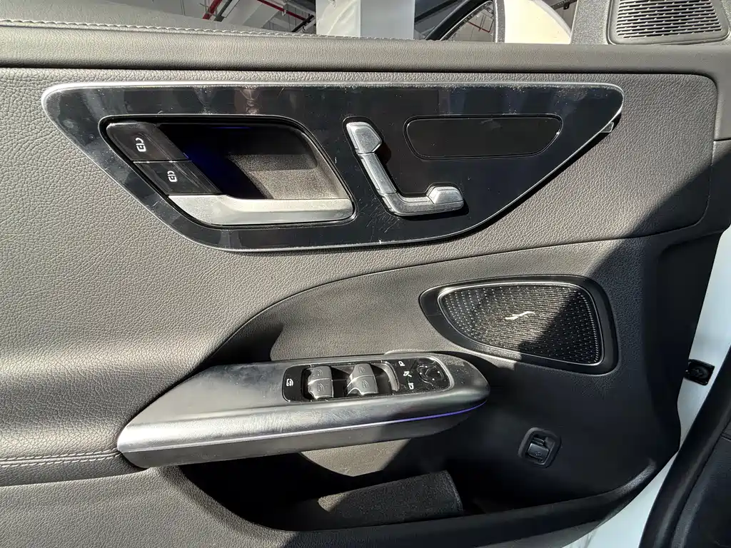 Mercedes-Benz C-Class — миниатюра 12