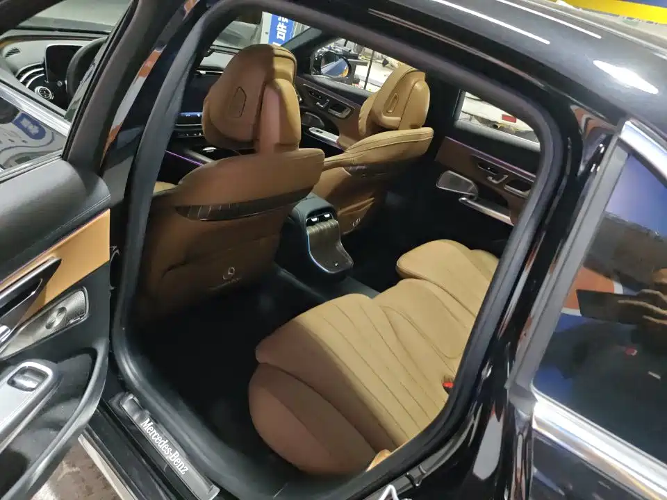 Mercedes-Benz E-Class — миниатюра 7