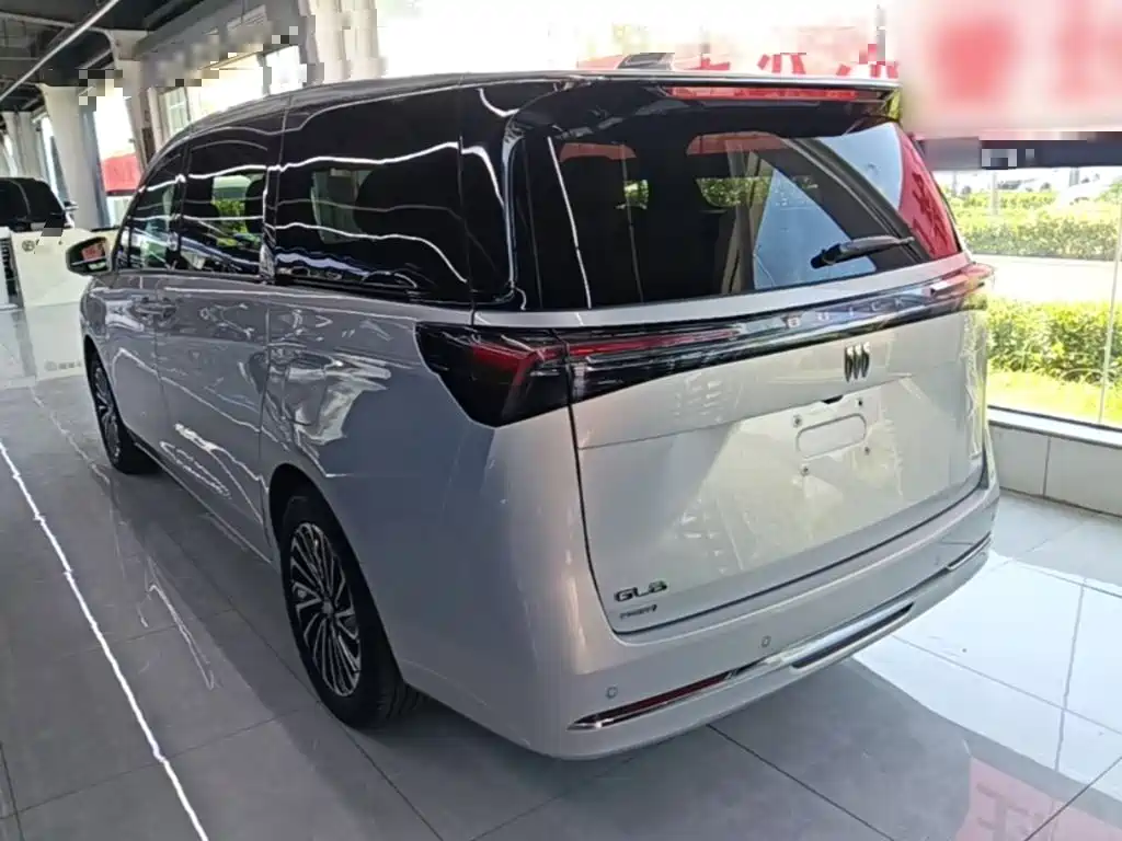 Buick GL8 Hybrid — миниатюра 5