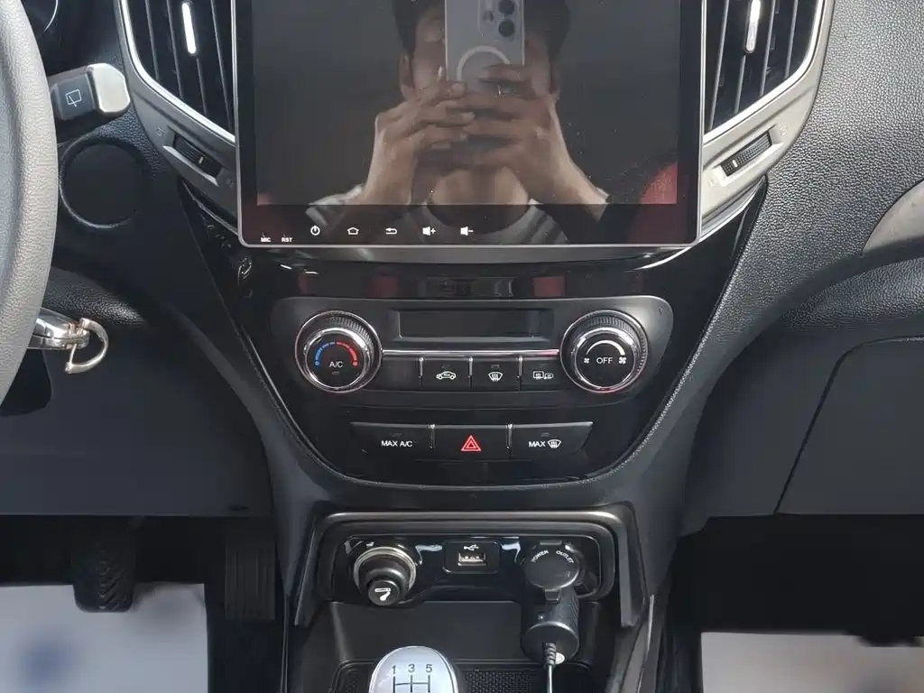 Changan CS15 — миниатюра 2