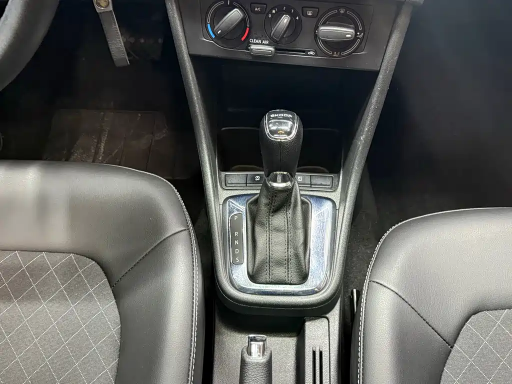 Skoda Rapid — миниатюра 18