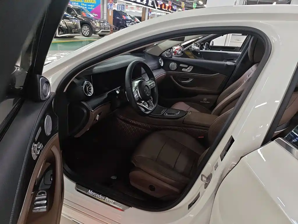 Mercedes-Benz E-Class — миниатюра 13