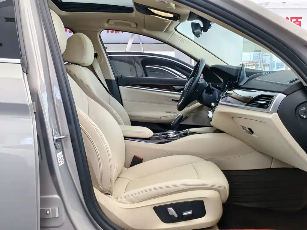 BMW 5 Series — миниатюра 11