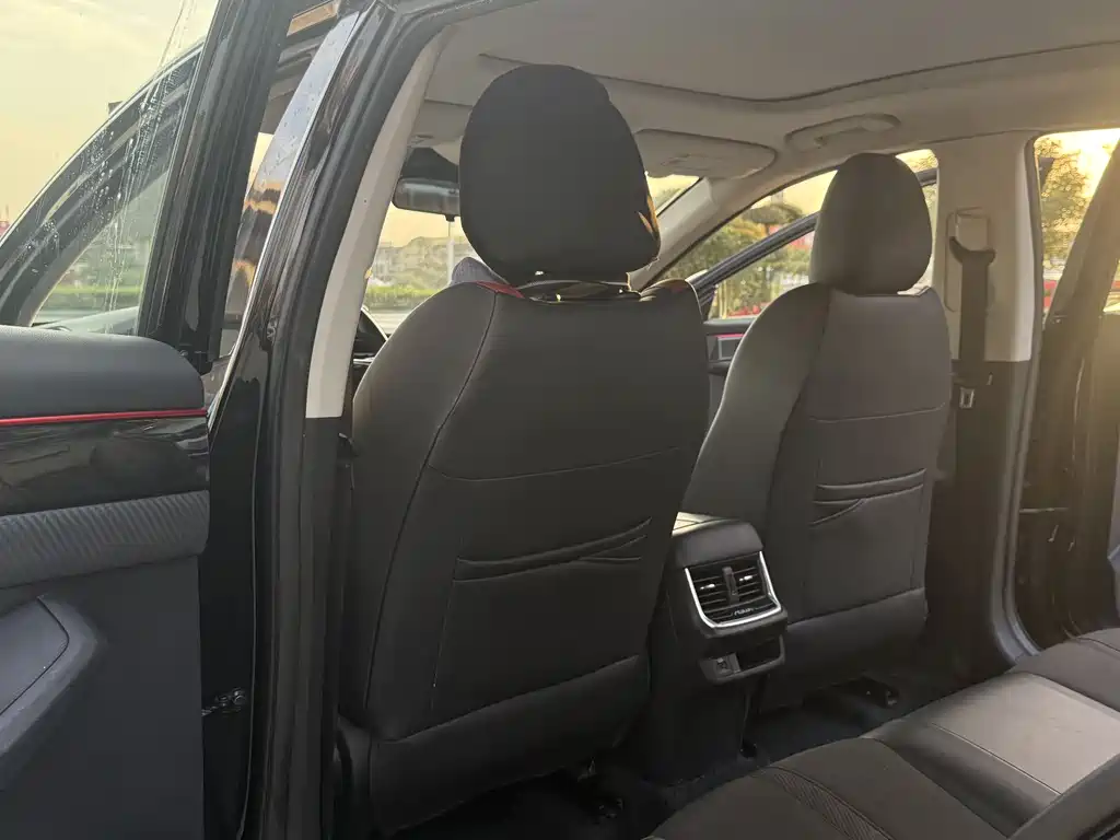 DONGFENG YI HYUN MAX