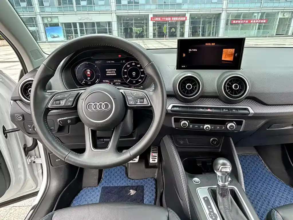 Audi Q2L e-tron — миниатюра 11