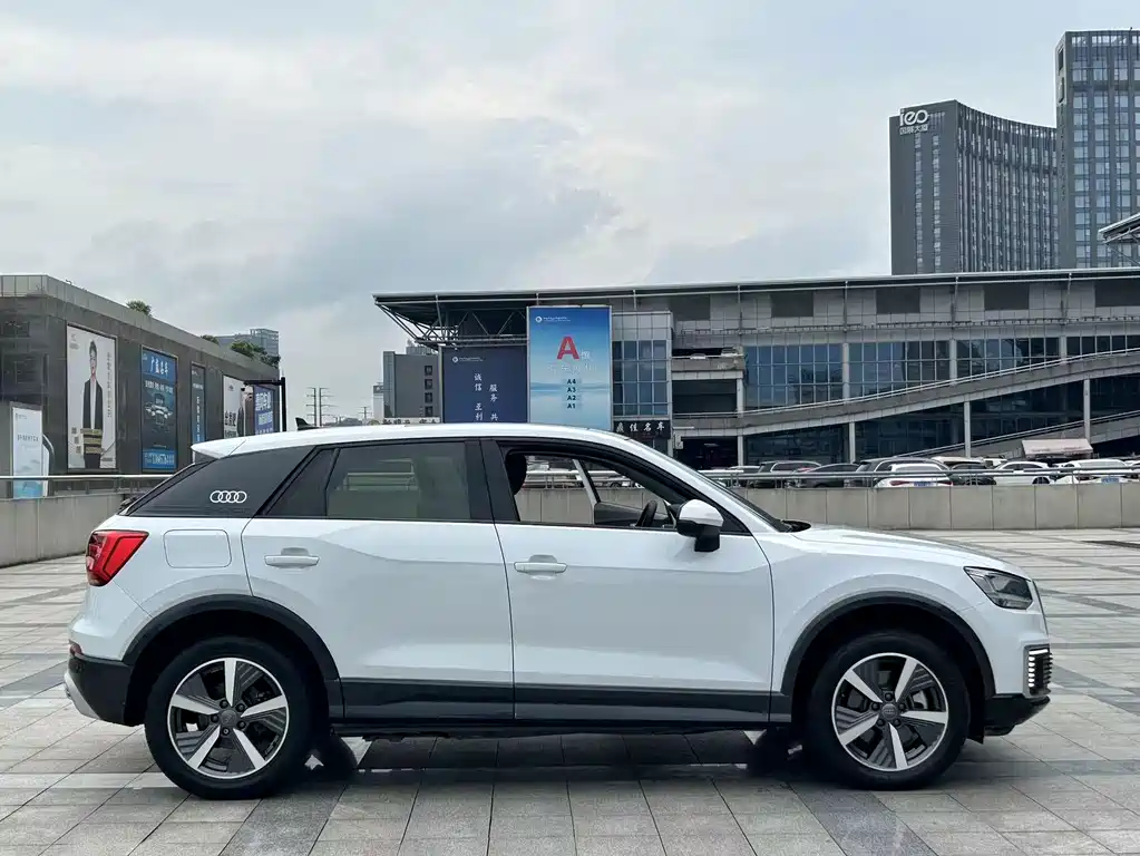 Audi Q2L e-tron — миниатюра 15