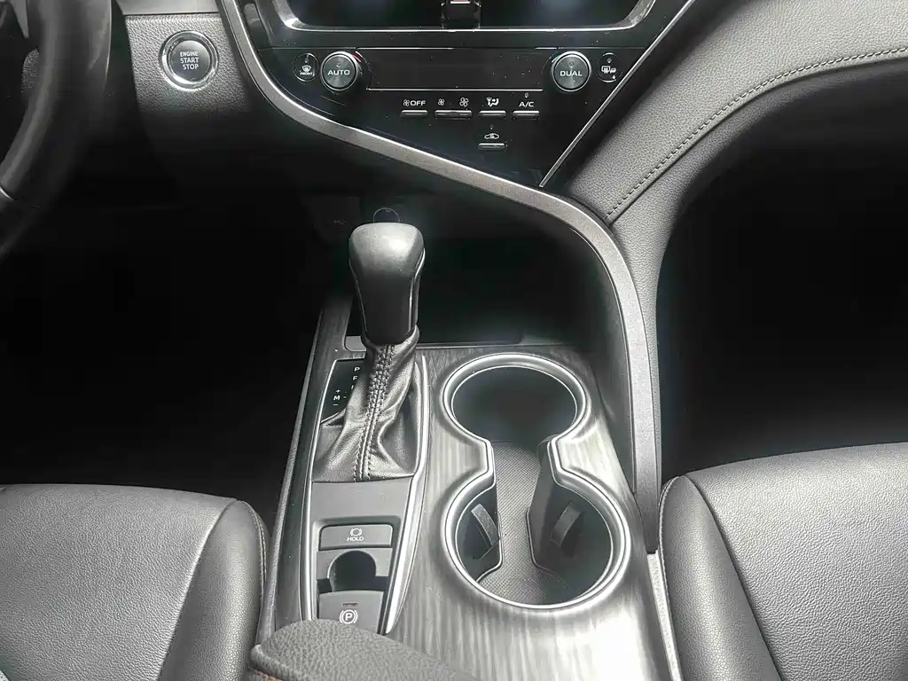Toyota Camry — миниатюра 12