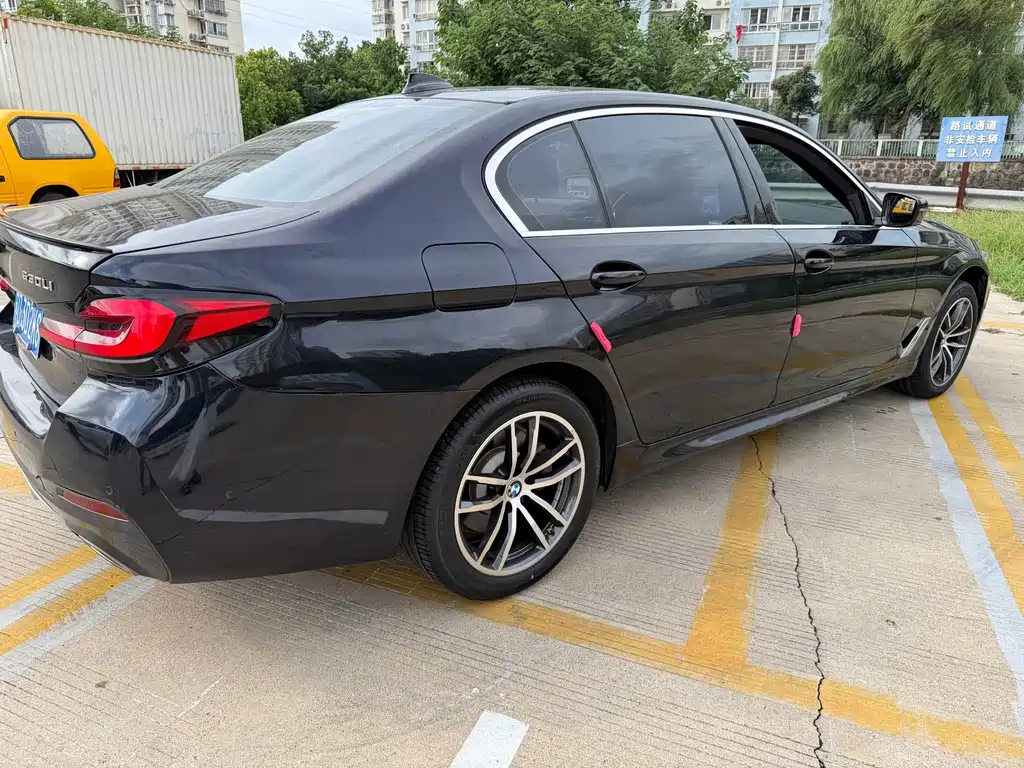 BMW 5 Series — миниатюра 2
