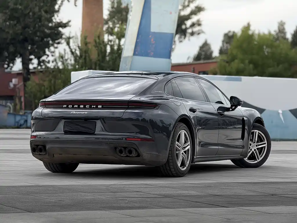 PORSCHE PANAMERA