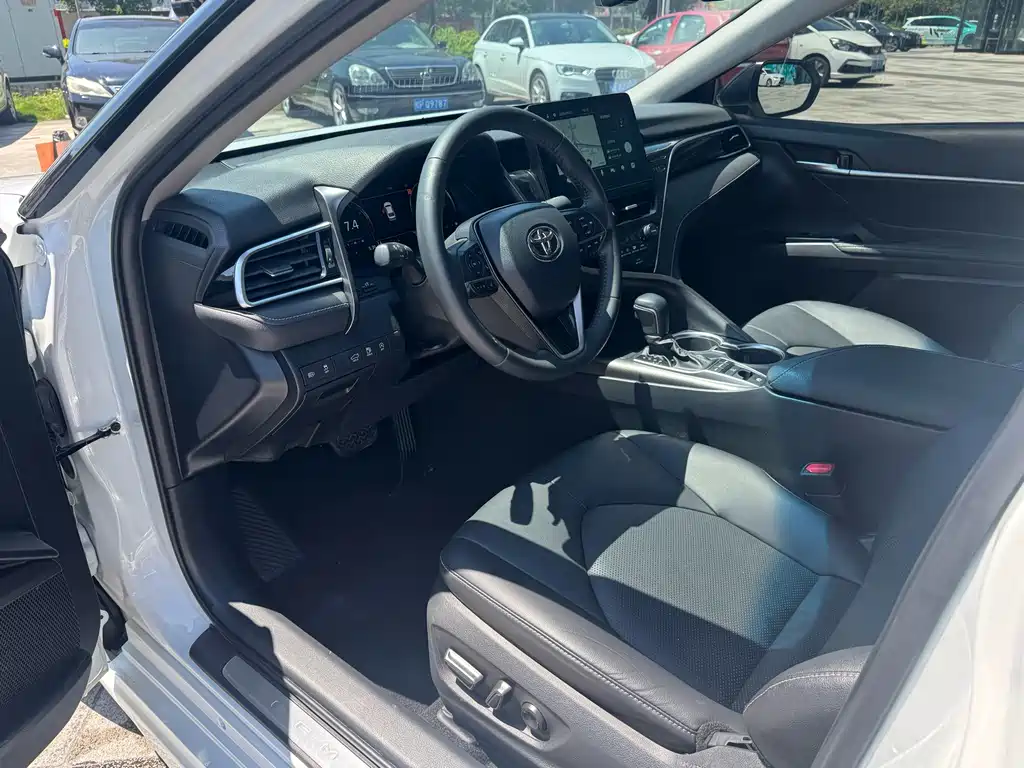 Toyota Camry — миниатюра 19