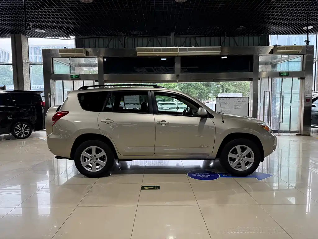 Toyota RAV4 2006 2.4 Luxury