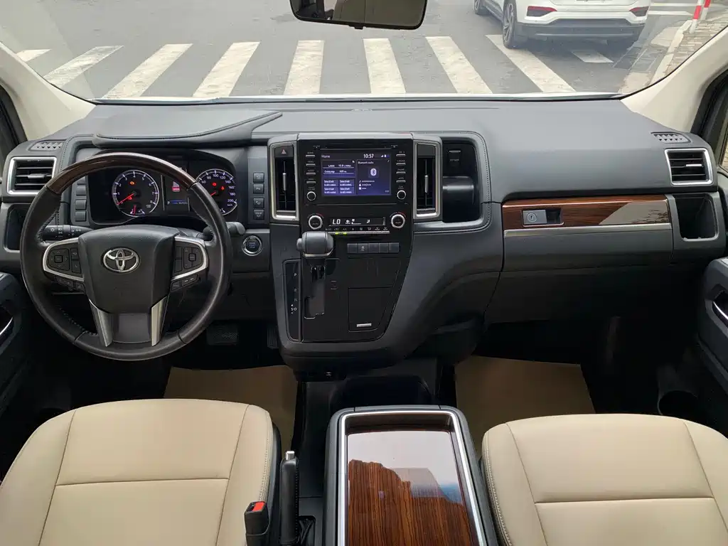 Toyota Granvia(海外) — миниатюра 5
