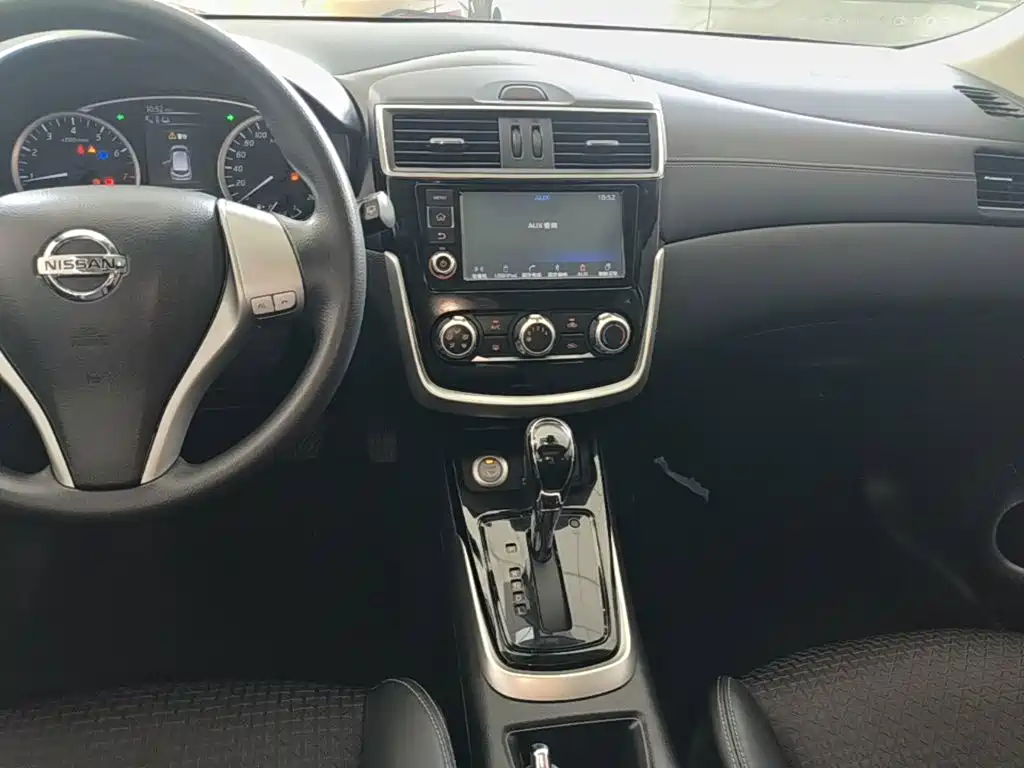 Nissan Tiida — миниатюра 13