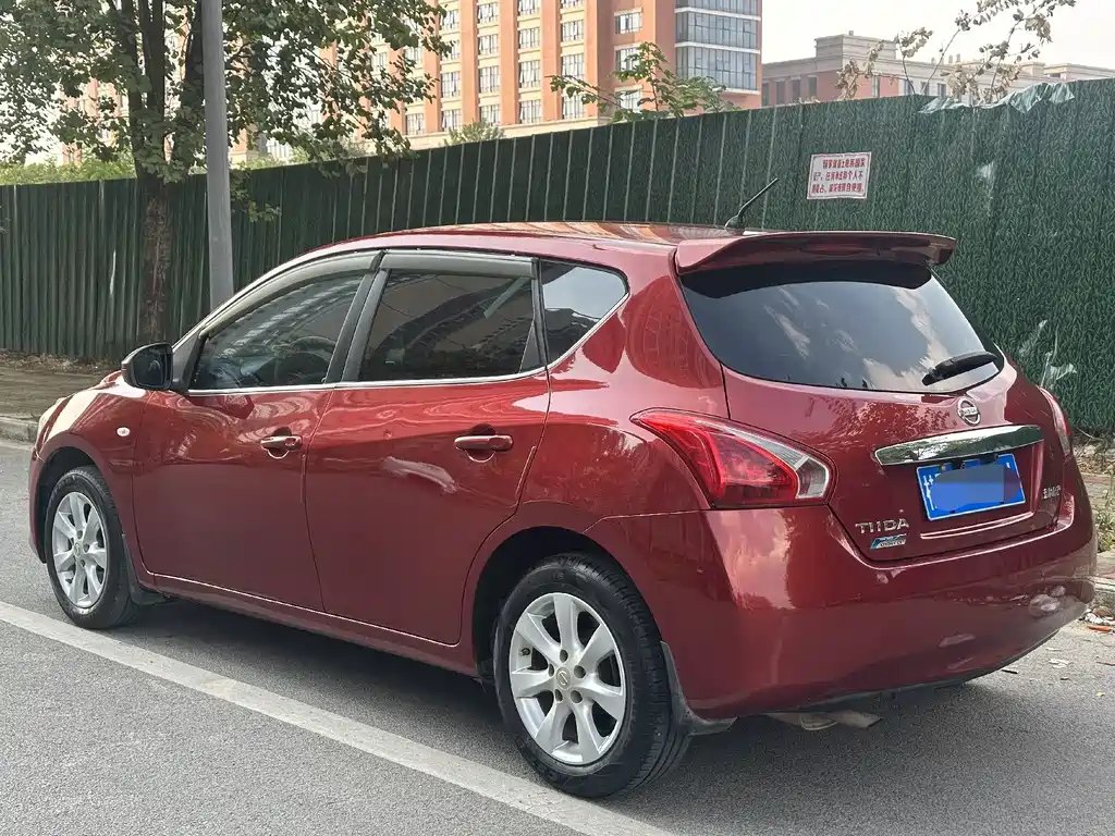 Nissan Tiida — миниатюра 4