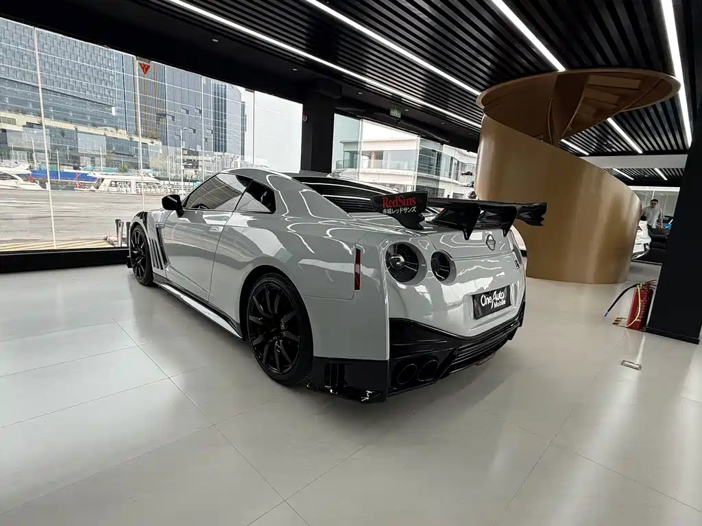 Nissan GT-R — миниатюра 8