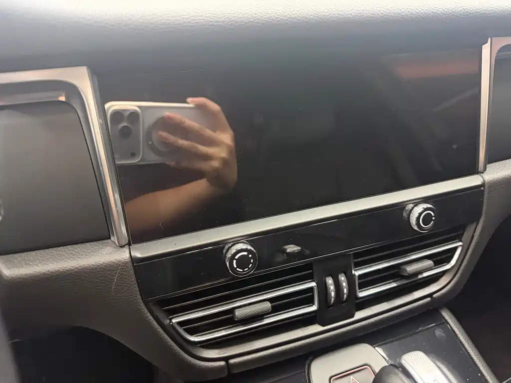 Porsche Macan — миниатюра 10