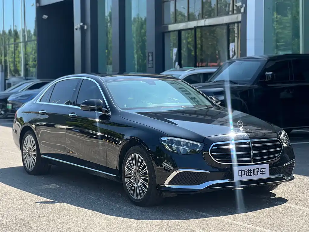 Mercedes-Benz E-Class — миниатюра 2