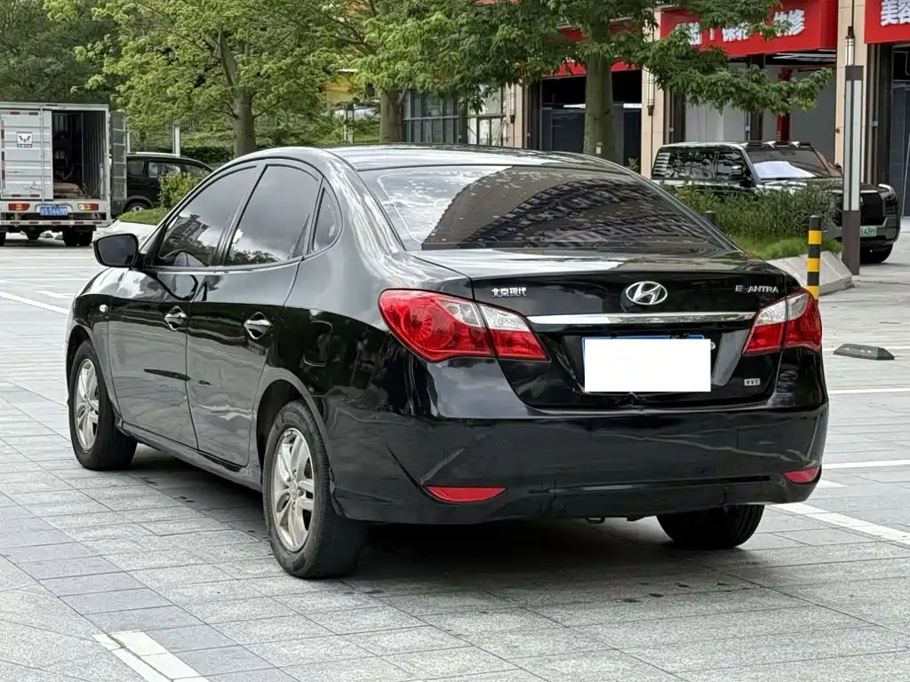Hyundai Elantra — миниатюра 4