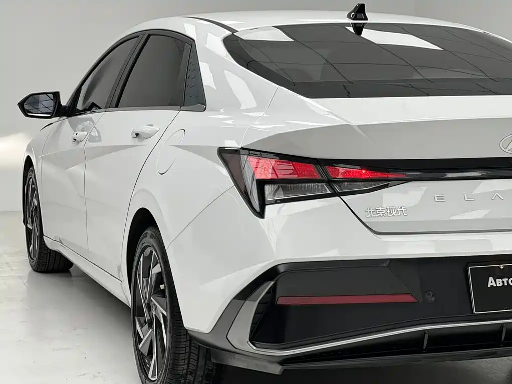 Hyundai Elantra — миниатюра 11