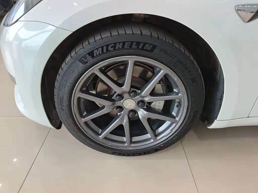 Tesla Model 3 — миниатюра 23
