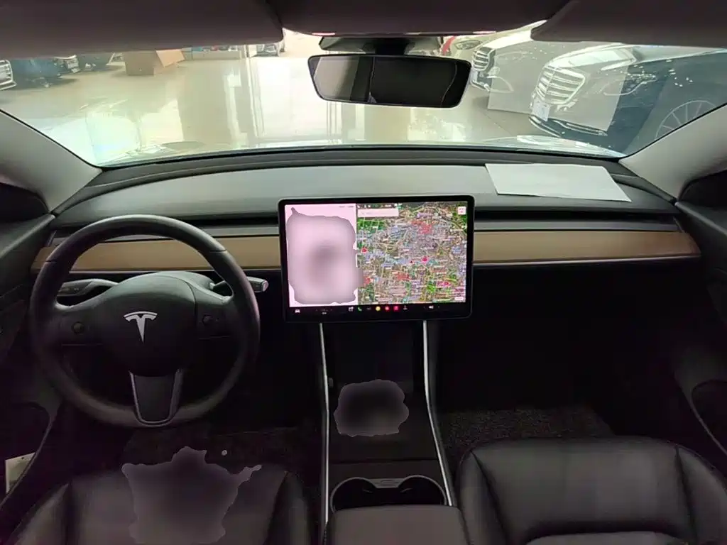 Tesla Model 3 — миниатюра 10