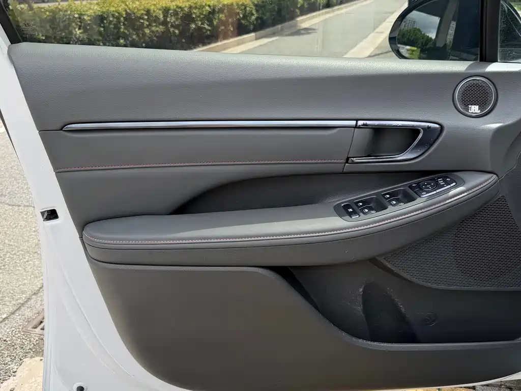Hyundai Sonata — миниатюра 13