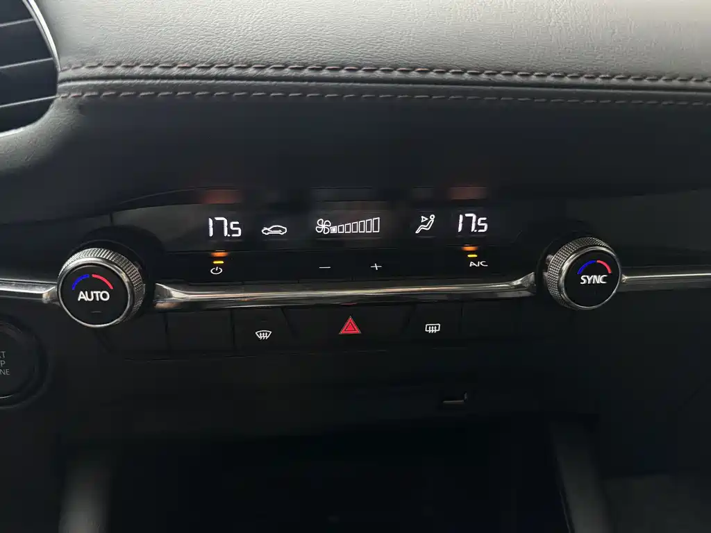 Mazda 3 Axela — миниатюра 15