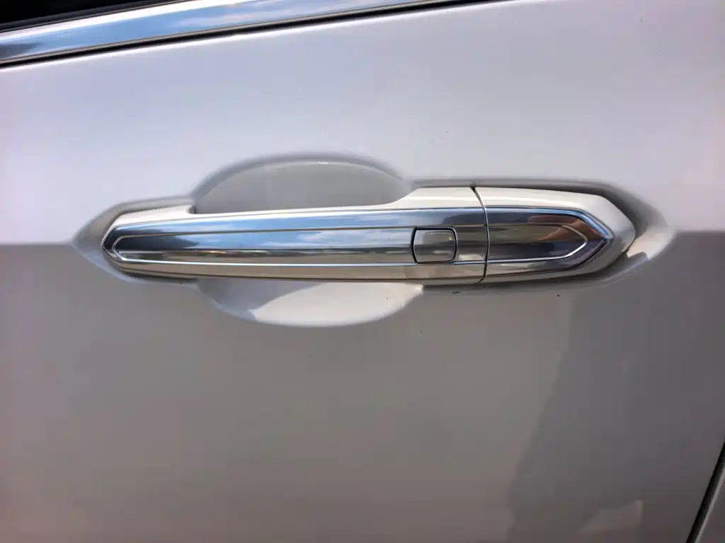Cadillac XT6 2020 28T мест