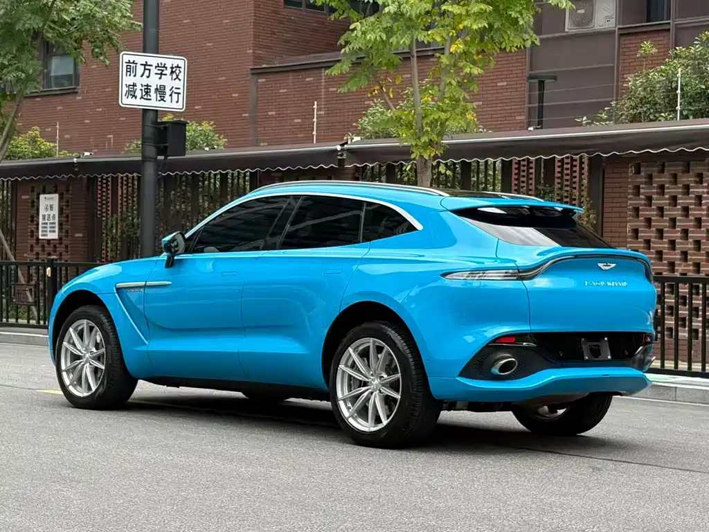 Aston Martin DBX — миниатюра 4